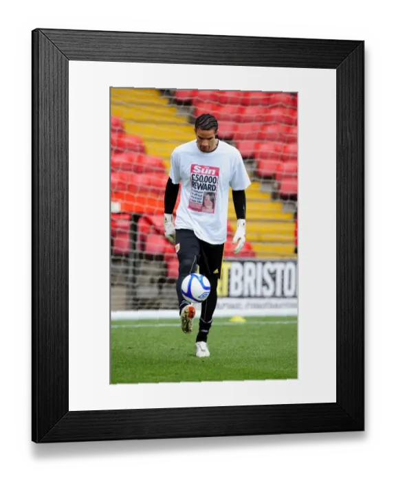 Framed Print : FA Cup: David James of Bristol City Wears T-Shirt with £50, 000 Reward for Joanna Yeates Killer's Arrest Framed Print : FA Cup: David James of Bristol City Wears T-Shirt with £50, 000 Reward for Joanna Yeates Killer's Arrest