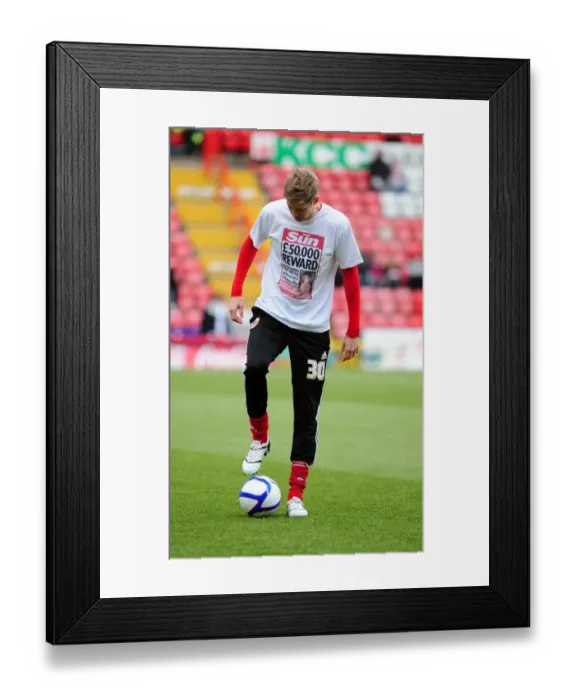 Framed Print : Bristol City's Jon Stead Promotes £50, 000 Reward for Joanna Yeates Killer in FA Cup Match Against Sheffield Wednesday