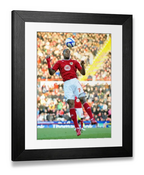 Framed Print : Marvin Elliott in FA Cup Action: Bristol City vs Sheffield Wednesday (08 / 01 / 2011)