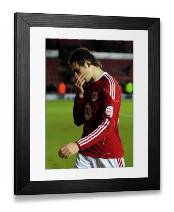 Framed Print : Bristol City's Brett Pitman Departure: A Dejected Moment at Ashton Gate in FA Cup Match against Sheffield Wednesday (08 / 01 / 2011)