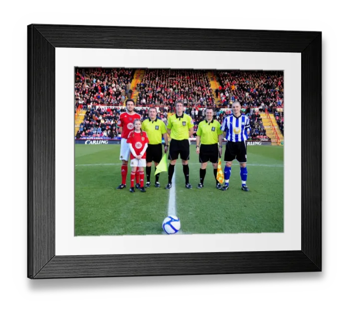 Framed Print : Bristol City vs Sheffield Wednesday in FA Cup Clash at Ashton Gate Stadium (08 / 01 / 2011)