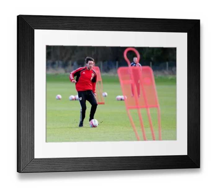 Framed Print : Bristol City First Team: Kick-Starting the 2010-11 Season - Training Session (January 1, 2011) Framed Print : Bristol City First Team: Kick-Starting the 2010-11 Season - Training Session (January 1, 2011)