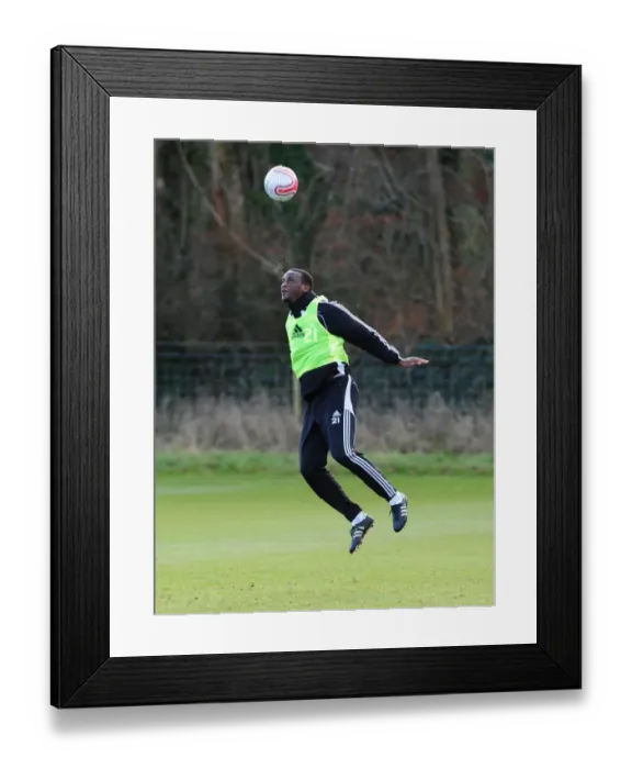 Framed Print : Bristol City First Team: Training Kick-Off - Season 10-11 (January 1, 2011) Framed Print : Bristol City First Team: Training Kick-Off - Season 10-11 (January 1, 2011)