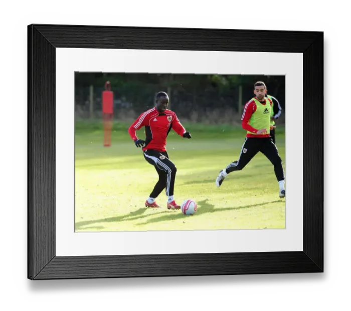 Framed Print : Bristol City First Team: Gearing Up for Training - Season 10-11 (January 2011)