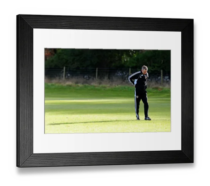 Framed Print : Bristol City First Team: Kicking Off 2011 - New Year's Training Session (Season 10-11) Framed Print : Bristol City First Team: Kicking Off 2011 - New Year's Training Session (Season 10-11)