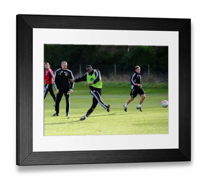 Framed Print : Bristol City First Team: Kicking Off Season 10-11 Training (January 2011) Framed Print : Bristol City First Team: Kicking Off Season 10-11 Training (January 2011)