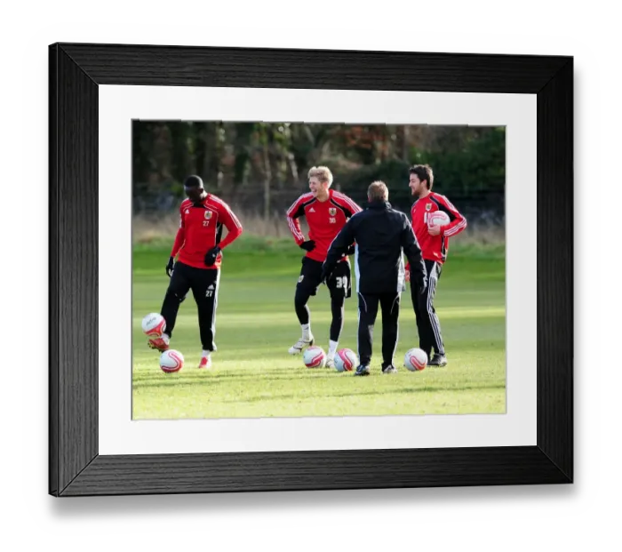 Framed Print : Bristol City First Team: Gearing Up for Season 10-11 - Training Session (January 11, 2011) Framed Print : Bristol City First Team: Gearing Up for Season 10-11 - Training Session (January 11, 2011)