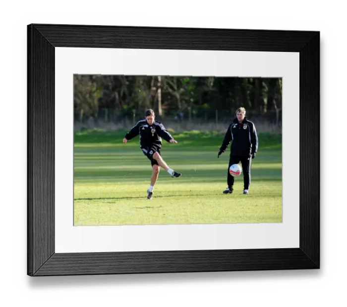 Framed Print : Bristol City First Team: Gearing Up for Season 10-11 Training (January 2011) Framed Print : Bristol City First Team: Gearing Up for Season 10-11 Training (January 2011)