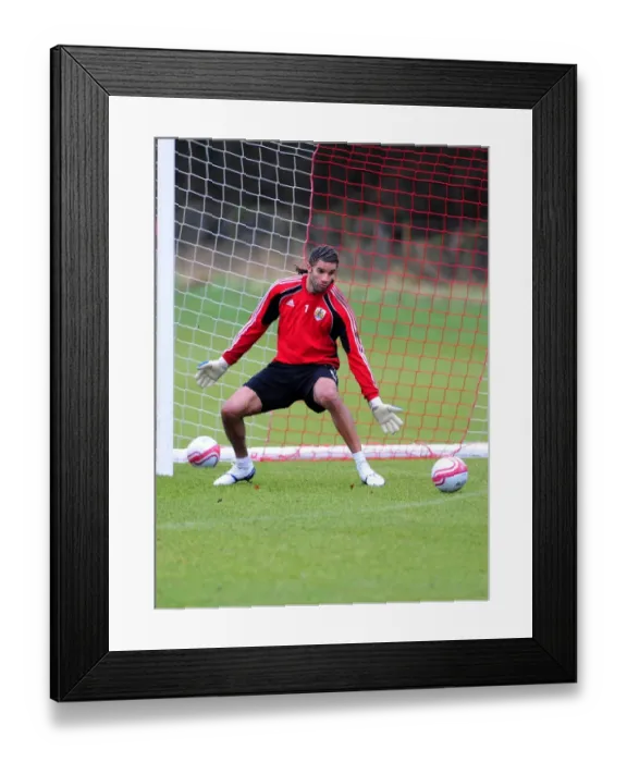 Framed Print : Bristol City First Team: Kicking Off Season 10-11 Training (January 2011) Framed Print : Bristol City First Team: Kicking Off Season 10-11 Training (January 2011)