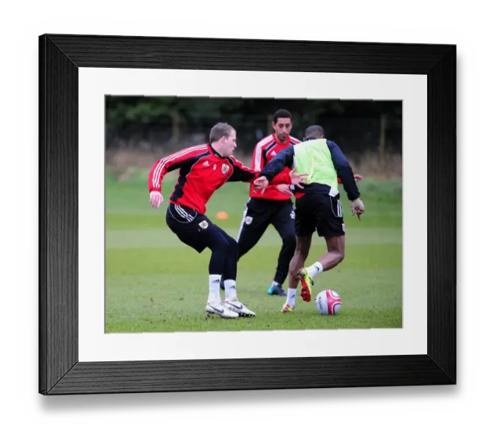 Framed Print : Bristol City First Team: Season 10-11: Training 13-01-11 Framed Print : Bristol City First Team: Season 10-11: Training 13-01-11