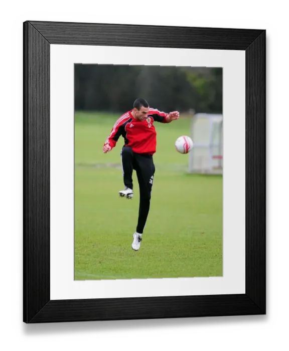 Framed Print : Gearing Up: Bristol City First Team 2010-11 Season Training (January 13)