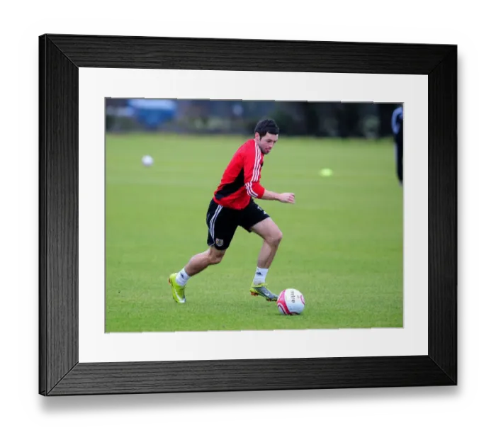 Framed Print : Bristol City First Team Training - January 13, 2011 (Season 10-11) Framed Print : Bristol City First Team Training - January 13, 2011 (Season 10-11)