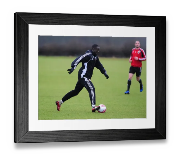 Framed Print : Bristol City First Team: Gearing Up for Season 10-11 - January 13, 2011 Training Session Framed Print : Bristol City First Team: Gearing Up for Season 10-11 - January 13, 2011 Training Session