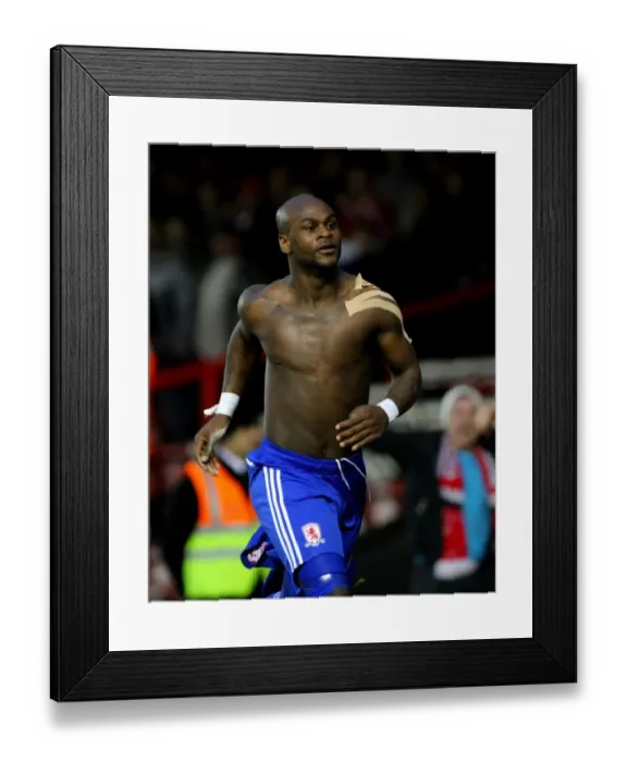 Framed Print : Thrilling Championship Moment: Leroy Lita's Euphoric Goal Celebration for Bristol City vs. Middlesbrough (15 / 01 / 2011)