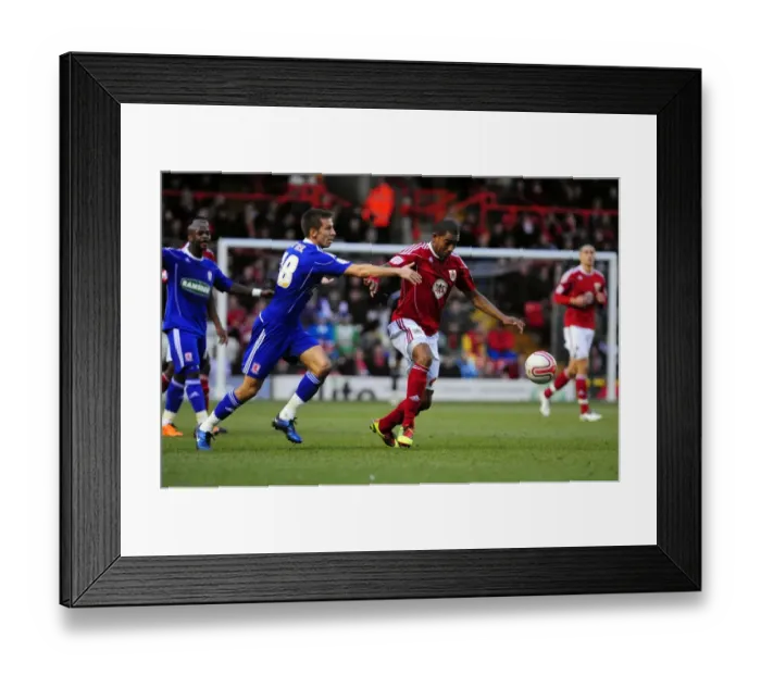 Framed Print : Battling for Championship Supremacy: Elliott vs. O'Neil, Bristol City vs. Middlesbrough (15 / 01 / 2011) Framed Print : Battling for Championship Supremacy: Elliott vs. O'Neil, Bristol City vs. Middlesbrough (15 / 01 / 2011)