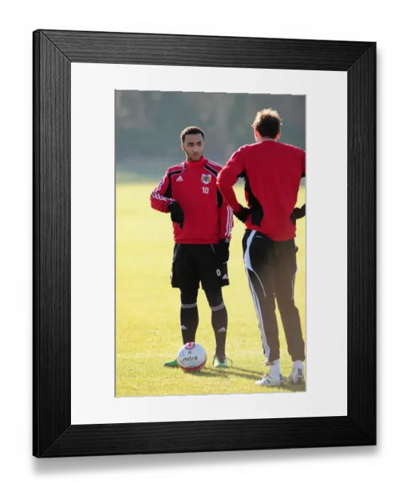 Framed Print : Bristol City First Team: Training Session - January 2011 (Season 10-11) Framed Print : Bristol City First Team: Training Session - January 2011 (Season 10-11)