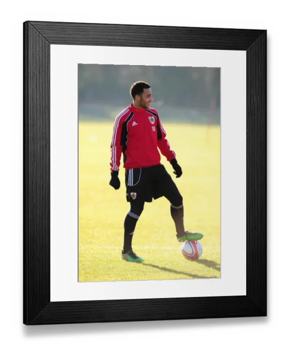 Framed Print : Bristol City First Team: January Training 20-01-11 - Gearing Up for Season 10-11