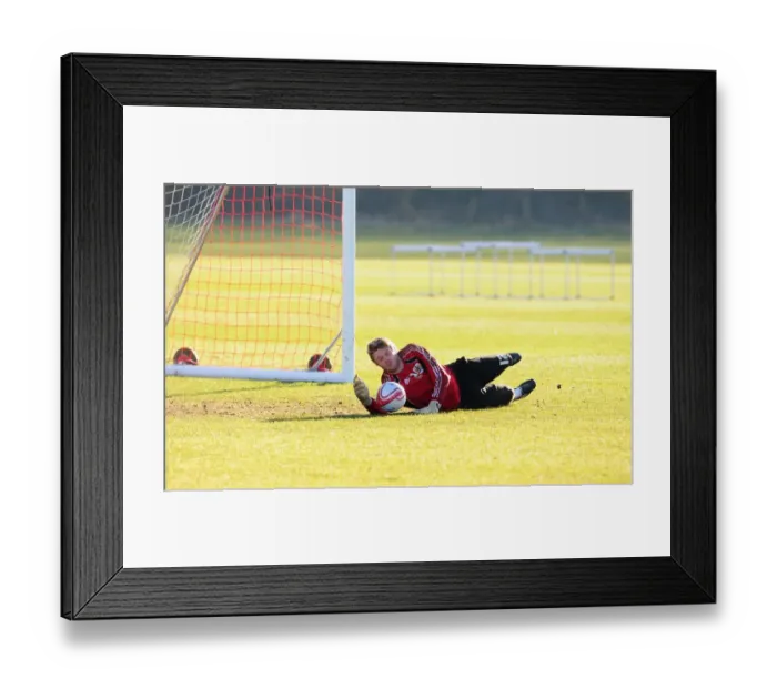 Framed Print : Bristol City First Team: January Training 20-01-11 - Gearing Up for Season 10-11