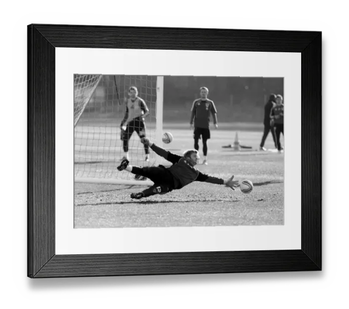 Framed Print : Bristol City First Team: Training Session - January 2011 (Season 10-11) Framed Print : Bristol City First Team: Training Session - January 2011 (Season 10-11)