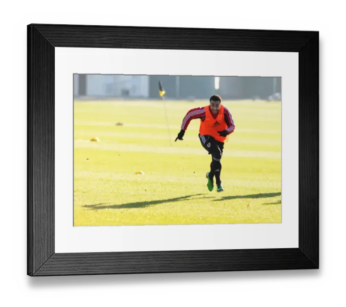 Framed Print : Bristol City First Team: Training Session - January 2011 (Season 10-11) Framed Print : Bristol City First Team: Training Session - January 2011 (Season 10-11)