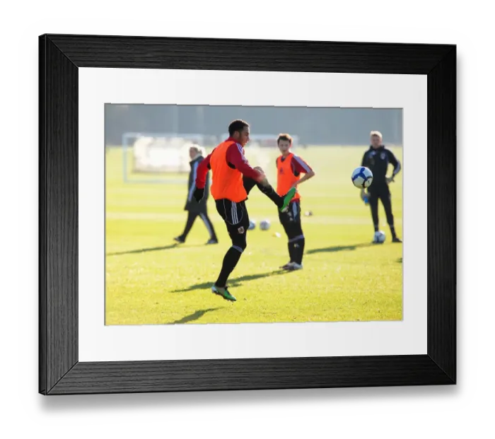 Framed Print : Bristol City First Team: Training - January 2011 (Season 10-11) Framed Print : Bristol City First Team: Training - January 2011 (Season 10-11)