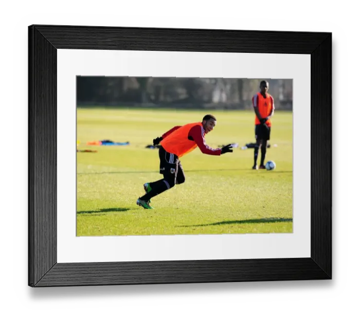 Framed Print : Bristol City First Team: Training Session - January 2011 (Season 10-11) Framed Print : Bristol City First Team: Training Session - January 2011 (Season 10-11)