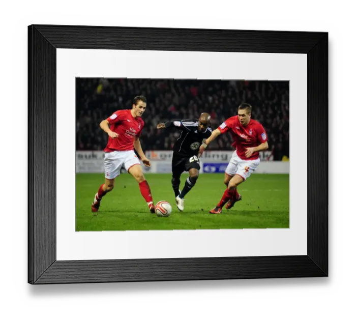 Framed Print : Battling for Supremacy: Jamal Campbell-Ryce Fights Off Luke Chambers and Chris Cohen of Nottingham Forest in Npower Championship Clash Framed Print : Battling for Supremacy: Jamal Campbell-Ryce Fights Off Luke Chambers and Chris Cohen of Nottingham Forest in Npower Championship Clash