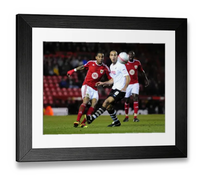 Framed Print : Bristol City's Marvin Elliott Advances Ball vs Swansea City (Championship, 01 / 02 / 2011) Framed Print : Bristol City's Marvin Elliott Advances Ball vs Swansea City (Championship, 01 / 02 / 2011)