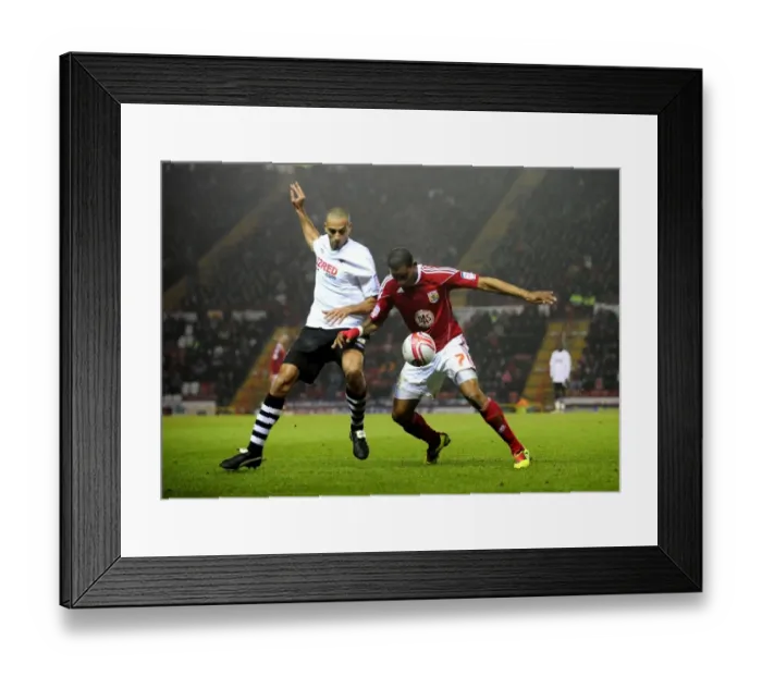 Framed Print : Bristol City vs Swansea City: Marvin Elliott vs Darren Pratley's Intense Battle in the Championship (01 / 02 / 2011)
