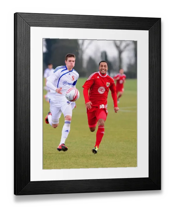 Framed Print : Nicky Maynard in Action: Bristol City vs Swindon Reserves