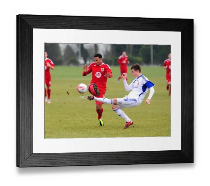 Framed Print : Bristol City's Nicky Maynard Fights for Possession Against Swindon Defense