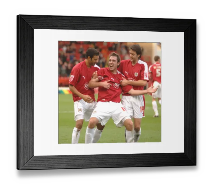 Framed Print : Richard Keogh Liam Fontaine Cole Skuse Framed Print : Richard Keogh Liam Fontaine Cole Skuse