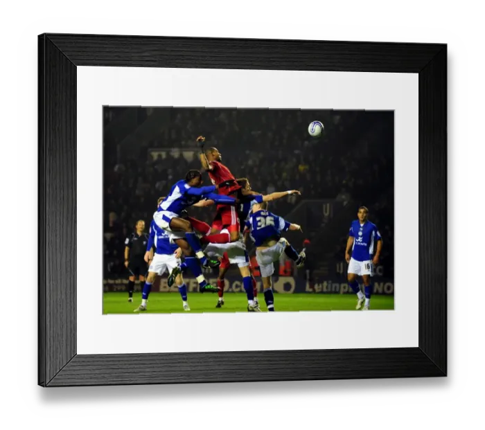 Framed Print : Marvin Elliott Scores: A Dramatic Equalizer for Bristol City Against Leicester City in the Championship, 18 / 02 / 2011 Framed Print : Marvin Elliott Scores: A Dramatic Equalizer for Bristol City Against Leicester City in the Championship, 18 / 02 / 2011