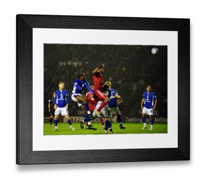 Framed Print : Dramatic Equalizer: Marvin Elliott Scores for Bristol City against Leicester City in the Championship, 18 / 02 / 2011