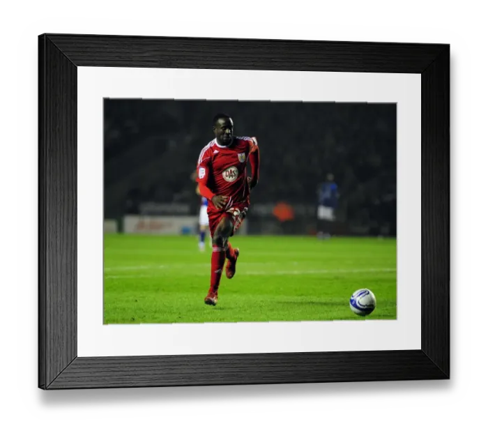 Framed Print : Adomah in Action: Championship Showdown between Leicester City and Bristol City (18 / 02 / 2011) Framed Print : Adomah in Action: Championship Showdown between Leicester City and Bristol City (18 / 02 / 2011)