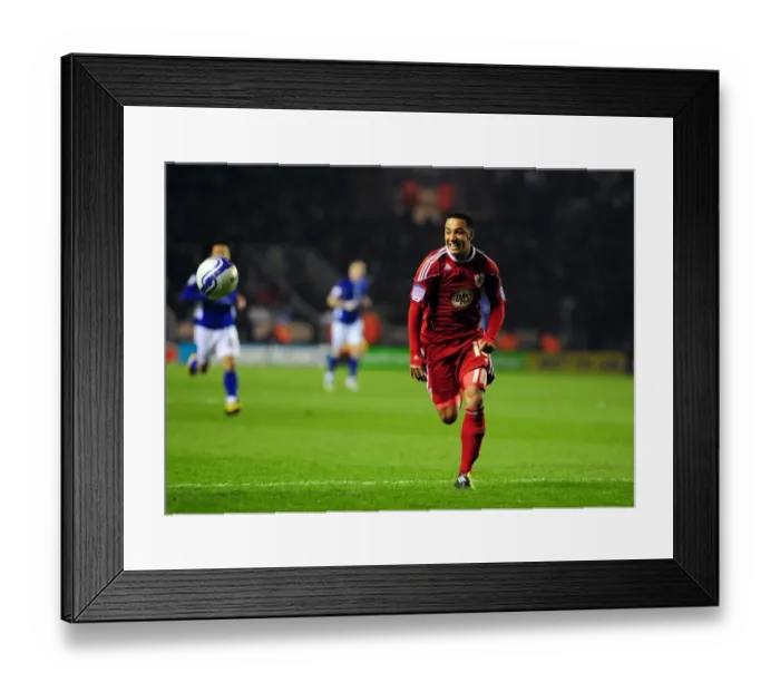 Framed Print : Chasing Glory: Nicky Maynard Pursues the Ball in Leicester City vs. Bristol City Championship Clash, 2011