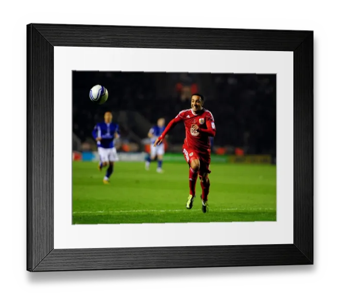 Framed Print : Chasing Glory: Nicky Maynard's Pursuit in the Championship Clash between Leicester City and Bristol City, 2011