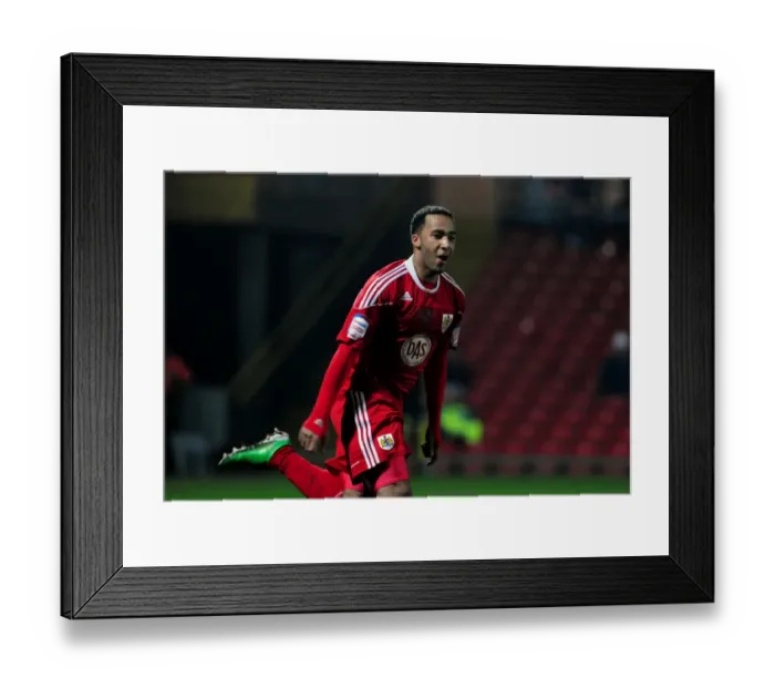 Framed Print : Dramatic Equalizer: Nicky Maynard Saves the Day for Bristol City at Vicarage Road (Championship 2011) Framed Print : Dramatic Equalizer: Nicky Maynard Saves the Day for Bristol City at Vicarage Road (Championship 2011)