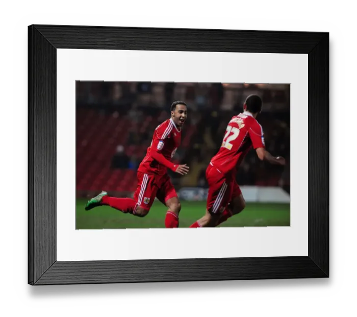 Framed Print : Dramatic Equalizer: Nicky Maynard's Thrilling Goal for Bristol City in the Championship (22 / 02 / 2011) Framed Print : Dramatic Equalizer: Nicky Maynard's Thrilling Goal for Bristol City in the Championship (22 / 02 / 2011)