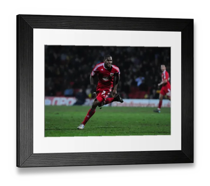 Framed Print : Marvin Elliott Scores Brace: Watford vs. Bristol City, Championship 2011