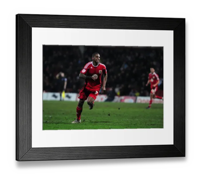 Framed Print : Championship Clash: Marvin Elliott's Brace - Watford vs. Bristol City (2011)