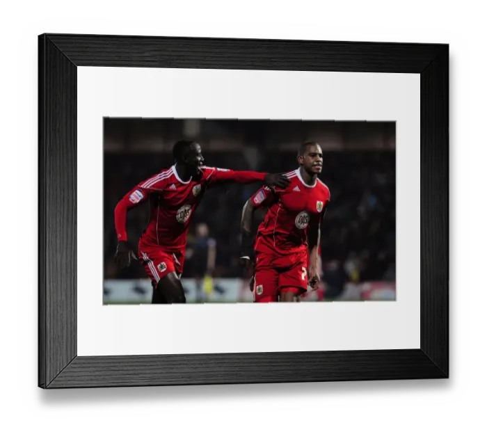 Framed Print : Marvin Elliott's Double: Championship Clash between Watford and Bristol City (22 / 02 / 2011)