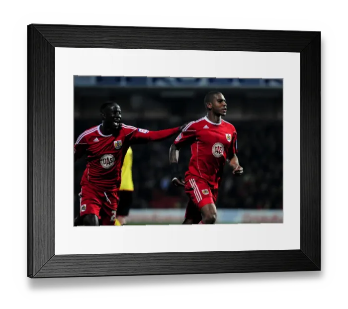 Framed Print : Marvin Elliott's Brace: Championship Showdown at Vicarage Road (2011) - Watford vs. Bristol City Framed Print : Marvin Elliott's Brace: Championship Showdown at Vicarage Road (2011) - Watford vs. Bristol City