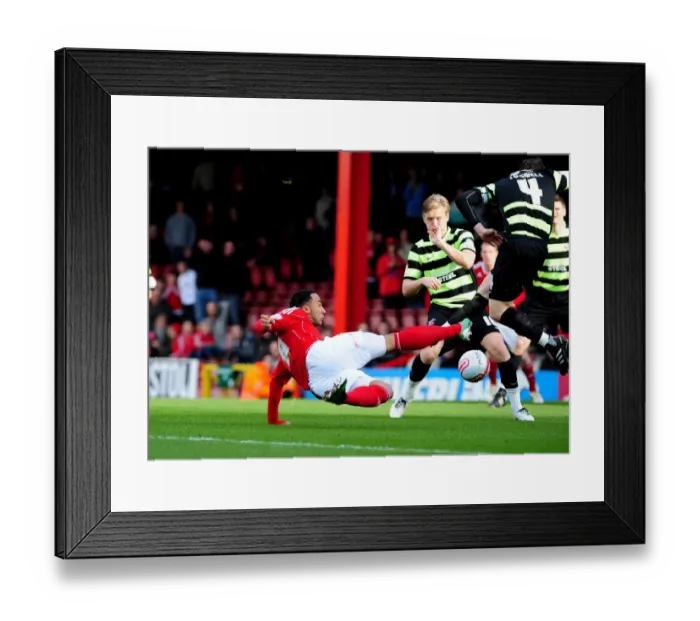 Framed Print : Nicky Maynard's Thrilling Overhead Kick Attempt for Bristol City vs Scunthorpe United, Championship Match, 2010 Framed Print : Nicky Maynard's Thrilling Overhead Kick Attempt for Bristol City vs Scunthorpe United, Championship Match, 2010