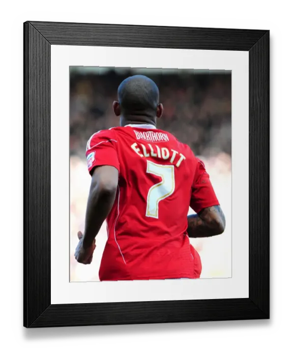 Framed Print : Marvin Elliott in Action: Bristol City vs Scunthorpe United, Championship 2010