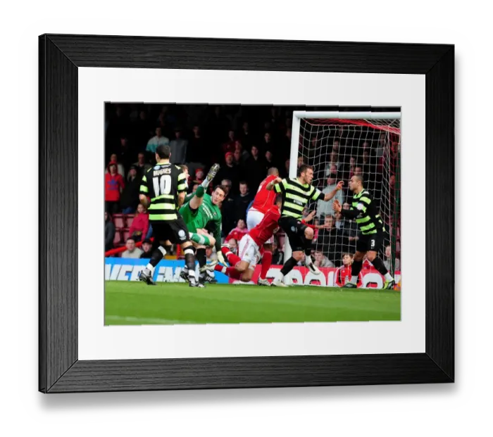 Framed Print : Bristol City's Steven Caulker Suffers Head Injury Against Scunthorpe United, Championship Match, February 2010 Framed Print : Bristol City's Steven Caulker Suffers Head Injury Against Scunthorpe United, Championship Match, February 2010