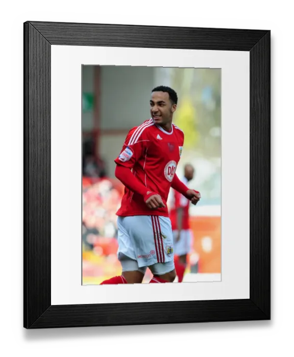Framed Print : Nicky Maynard Strikes for Bristol City against Scunthorpe United, Championship 2010, Ashton Gate Stadium