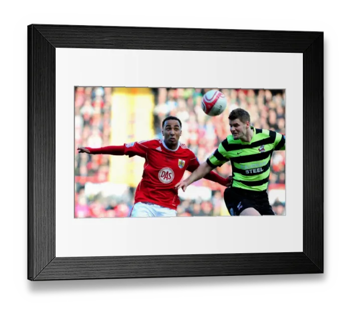 Framed Print : Battling for Supremacy: Maynard vs. Nelson in the 2010 Championship Clash between Bristol City and Scunthorpe United