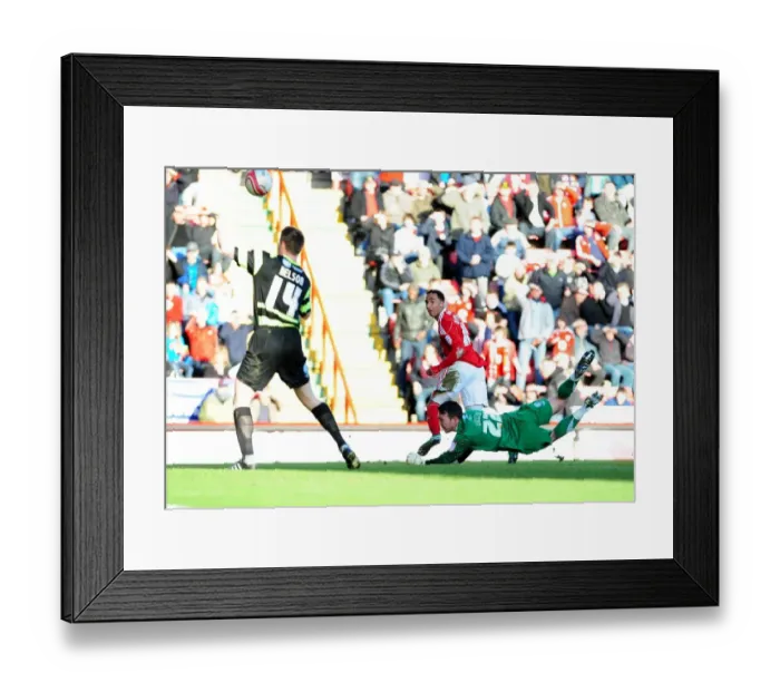 Framed Print : Nicky Maynard's Close Call: Bristol City vs Scunthorpe United, Championship Match, 2010