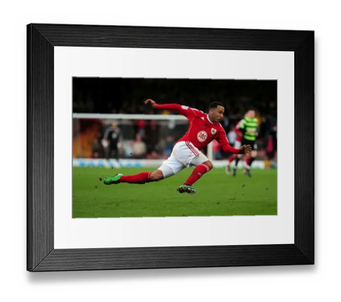 Framed Print : Thrilling Nicky Maynard Goal: Championship Showdown - Bristol City vs. Scunthorpe United (2010)